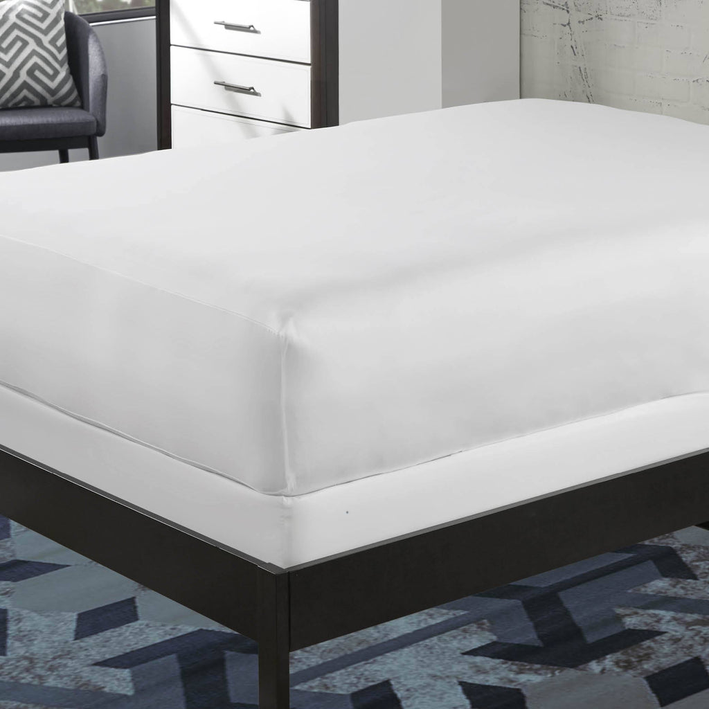White Mattress Protector E636