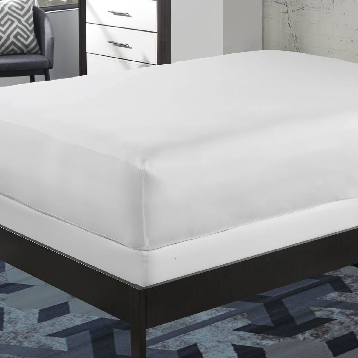 White Mattress Protector E636