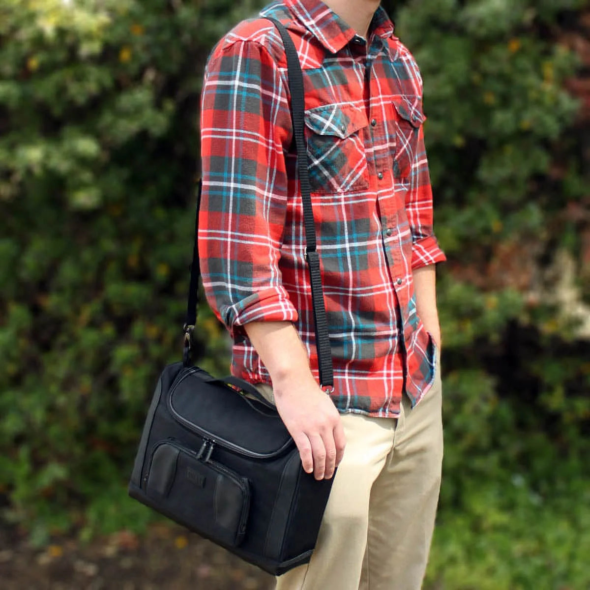 Compact Messenger Bag for 11 Inch iPad Pro and 10.9 Inch iPad Air (Black) O190