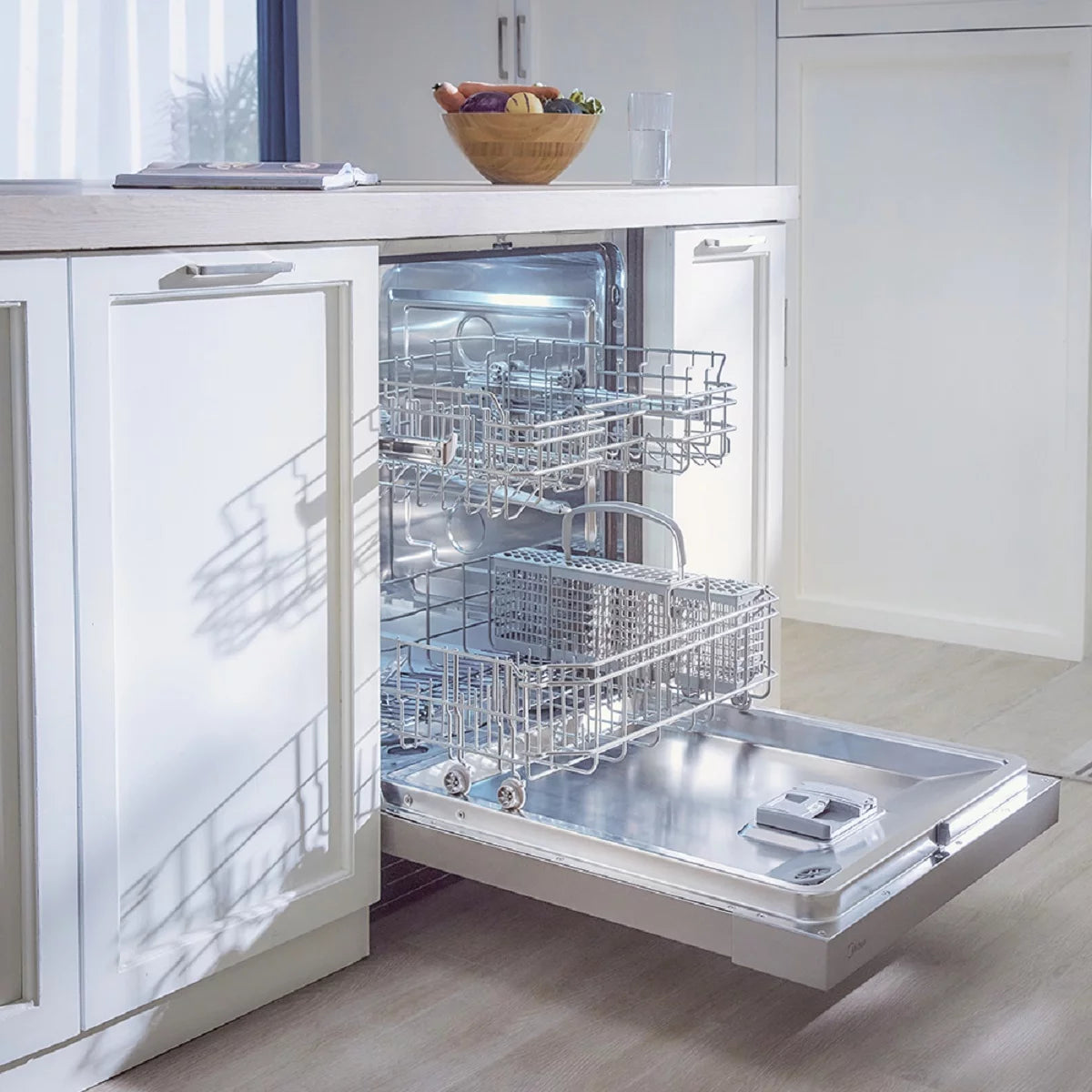 52 dBA 24" Built-In Dishwasher S382