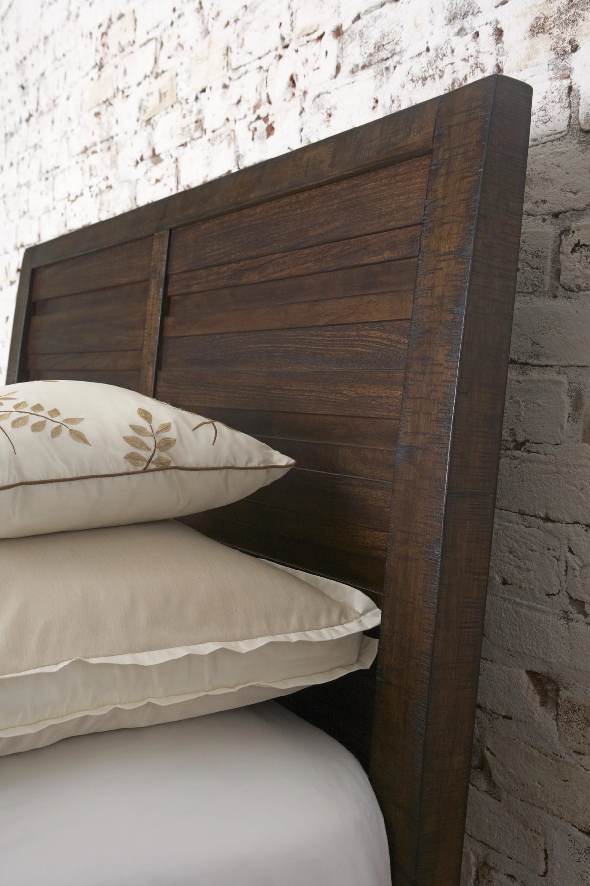 Espresso Wood Queen Bedroom Set with Dresser, Mirror, Nightstands, Chest A41148
