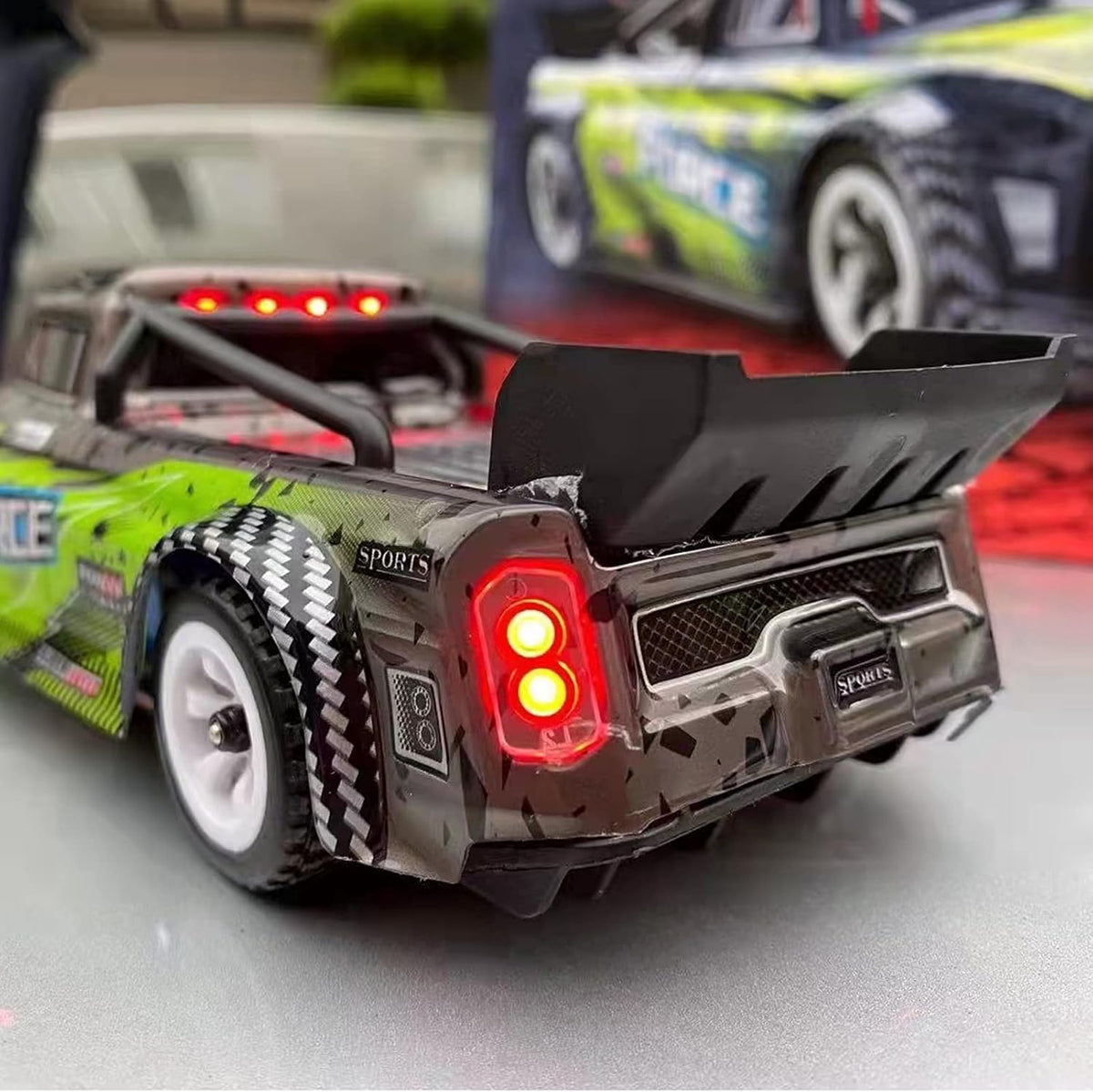 1:28 Scale 2.4GHz 4WD RC Car O564395