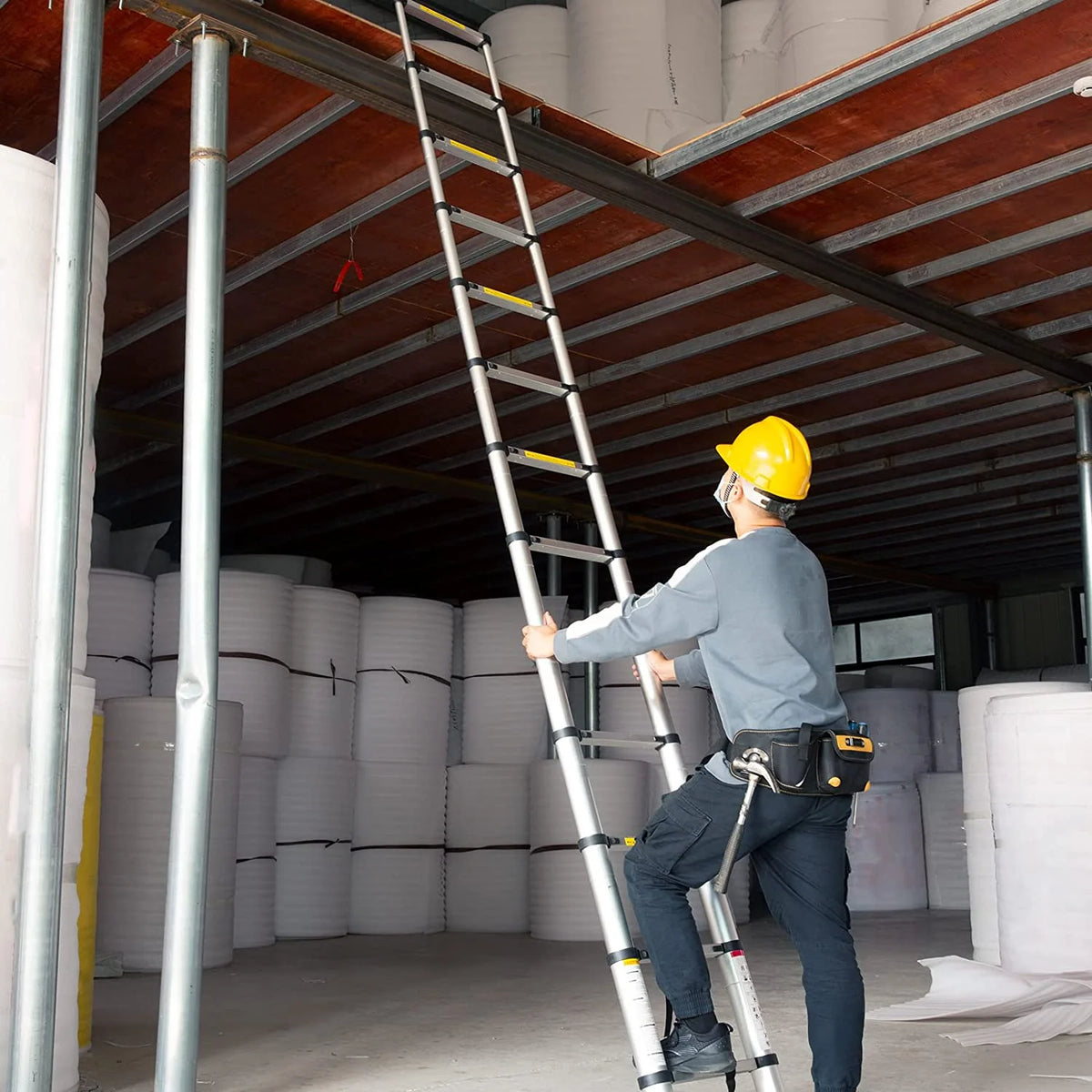 Telescoping Aluminum Extension Ladder, 330lbs Max Capacity Y6331